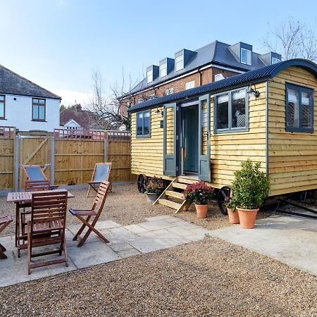 Вилла Pass The Keys Whitstable Shepherds Hut Minutes From The Harbour Экстерьер фото