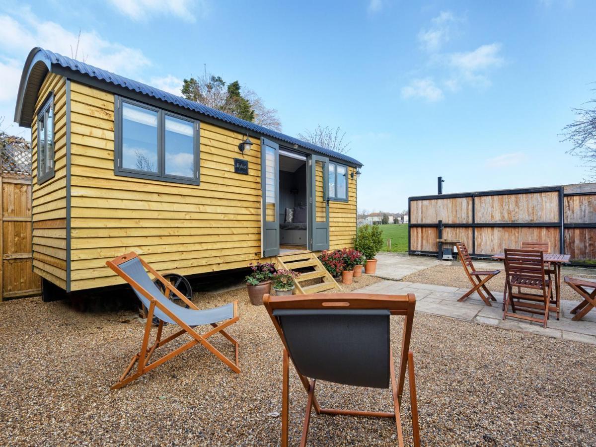 Вилла Pass The Keys Whitstable Shepherds Hut Minutes From The Harbour Экстерьер фото