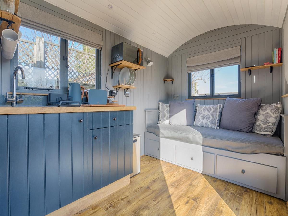 Вилла Pass The Keys Whitstable Shepherds Hut Minutes From The Harbour Экстерьер фото