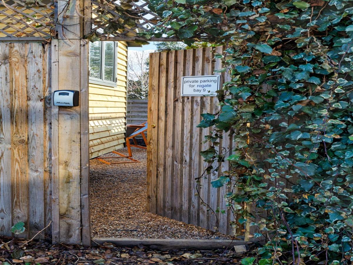 Вилла Pass The Keys Whitstable Shepherds Hut Minutes From The Harbour Экстерьер фото