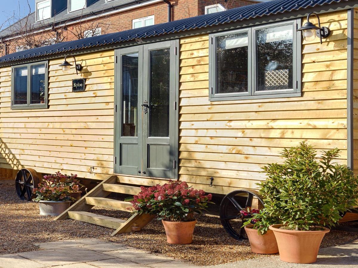 Вилла Pass The Keys Whitstable Shepherds Hut Minutes From The Harbour Экстерьер фото